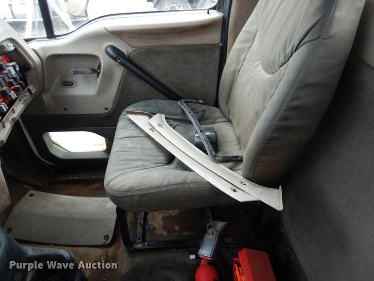 image for item AF9887 2002 Sterling A9500  truck cab and chassis