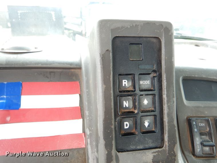 image for item AF9887 2002 Sterling A9500  truck cab and chassis