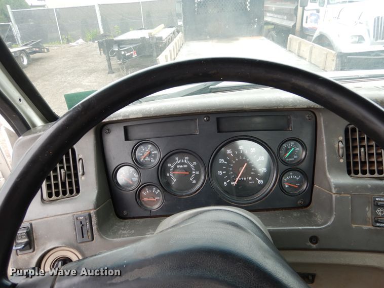 image for item AF9887 2002 Sterling A9500  truck cab and chassis