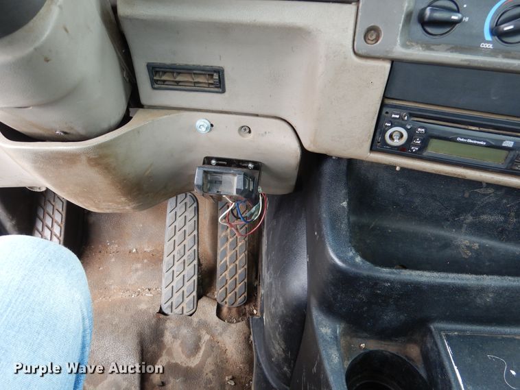 image for item AF9887 2002 Sterling A9500  truck cab and chassis