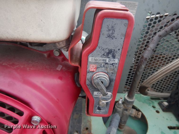 image for item DC2021 2000 Ford F650  flatbed truck with fuel / lube system