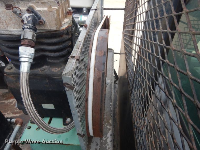 image for item DC2021 2000 Ford F650  flatbed truck with fuel / lube system