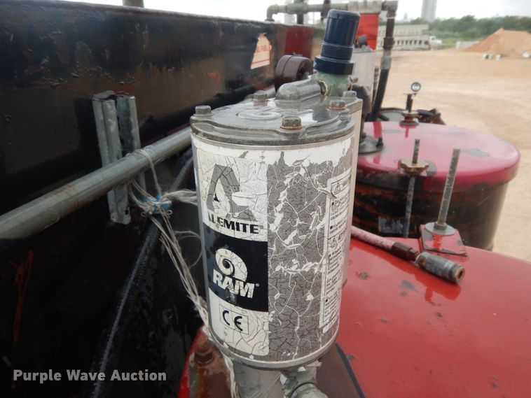 image for item DC2021 2000 Ford F650  flatbed truck with fuel / lube system