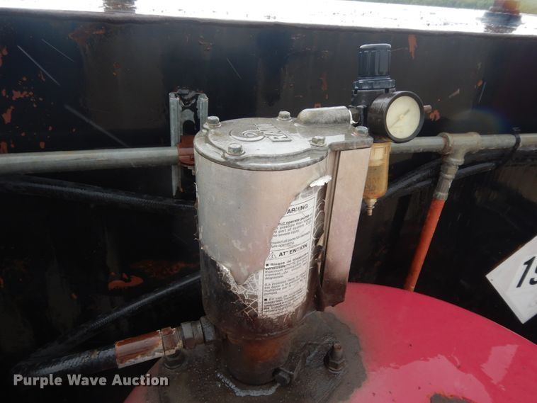 image for item DC2021 2000 Ford F650  flatbed truck with fuel / lube system