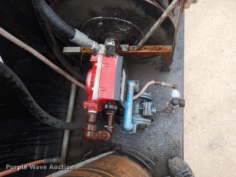 image for item DC2021 2000 Ford F650  flatbed truck with fuel / lube system