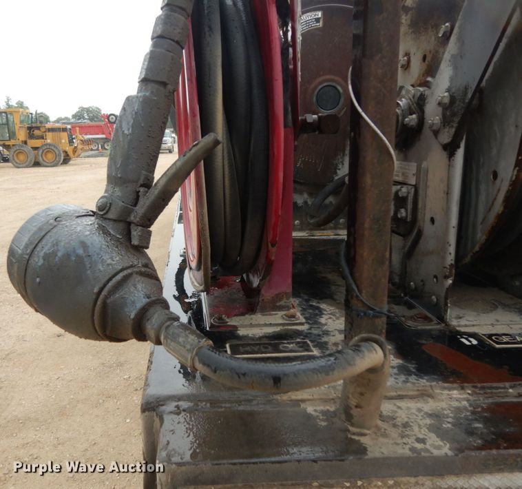 image for item DC2021 2000 Ford F650  flatbed truck with fuel / lube system