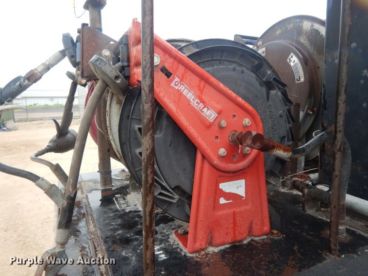 image for item DC2021 2000 Ford F650  flatbed truck with fuel / lube system