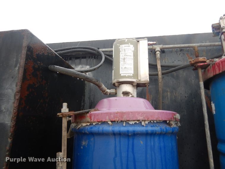 image for item DC2021 2000 Ford F650  flatbed truck with fuel / lube system