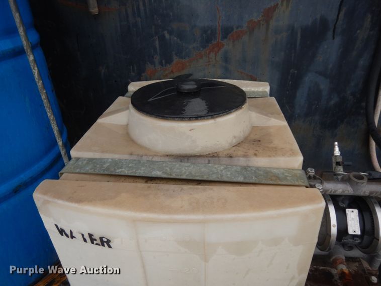 image for item DC2021 2000 Ford F650  flatbed truck with fuel / lube system