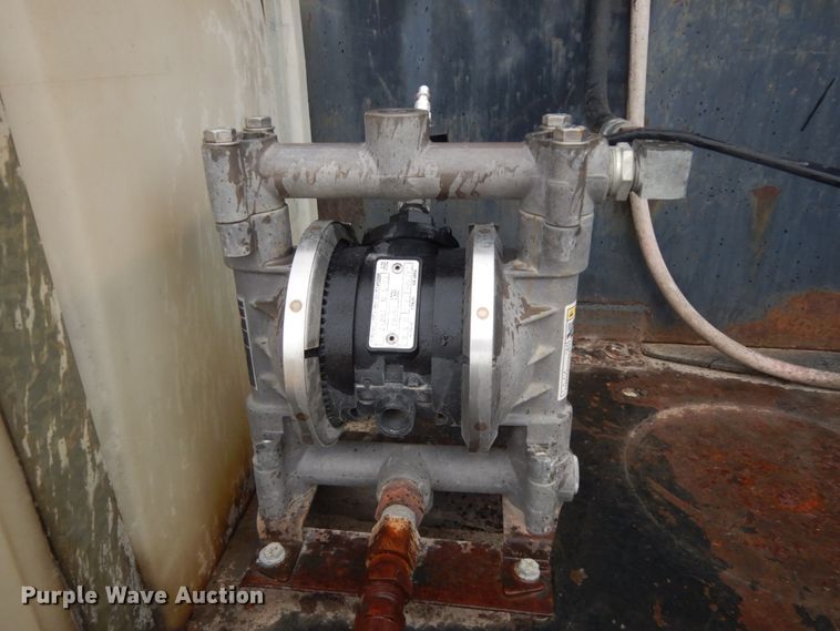 image for item DC2021 2000 Ford F650  flatbed truck with fuel / lube system