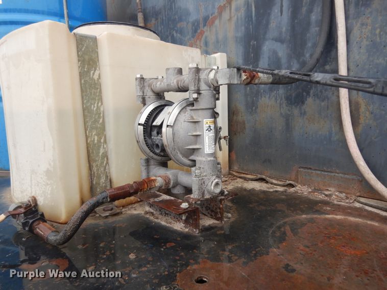 image for item DC2021 2000 Ford F650  flatbed truck with fuel / lube system