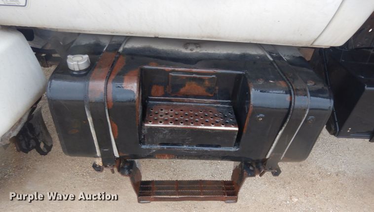 image for item DC2021 2000 Ford F650  flatbed truck with fuel / lube system