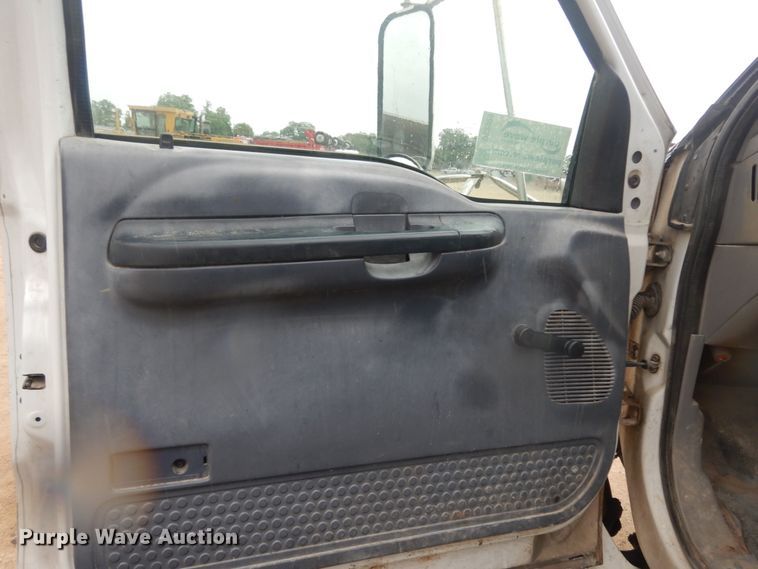 image for item DC2021 2000 Ford F650  flatbed truck with fuel / lube system