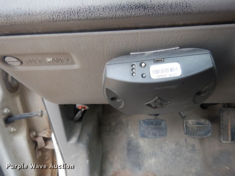 image for item DC2021 2000 Ford F650  flatbed truck with fuel / lube system