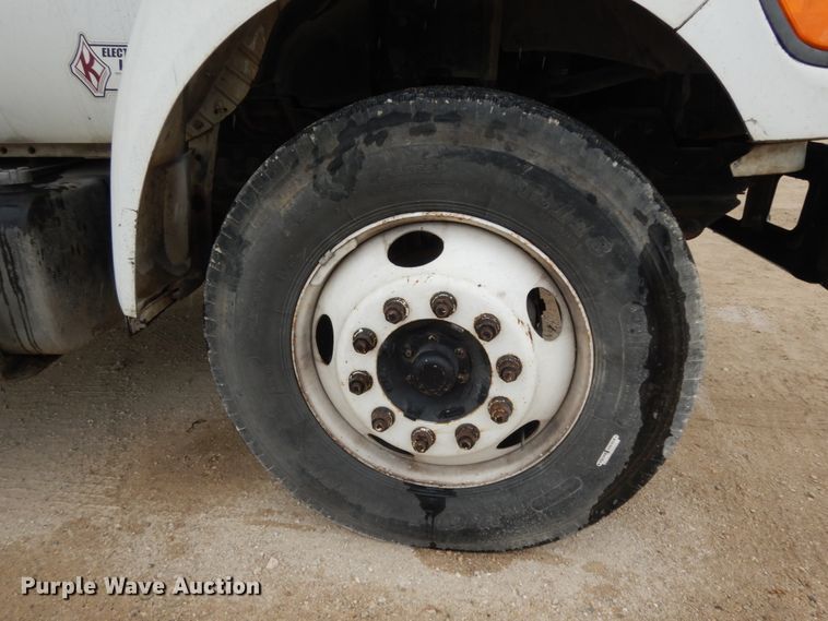 image for item DC2021 2000 Ford F650  flatbed truck with fuel / lube system