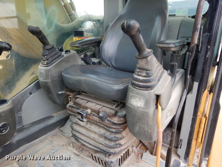image for item DC2022 2007 Caterpillar 330DL  excavator