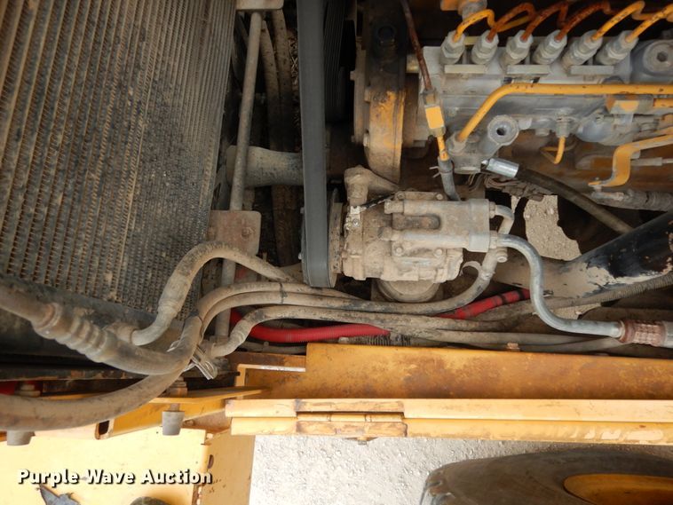 image for item DC2024 2000 John Deere 624H  wheel loader