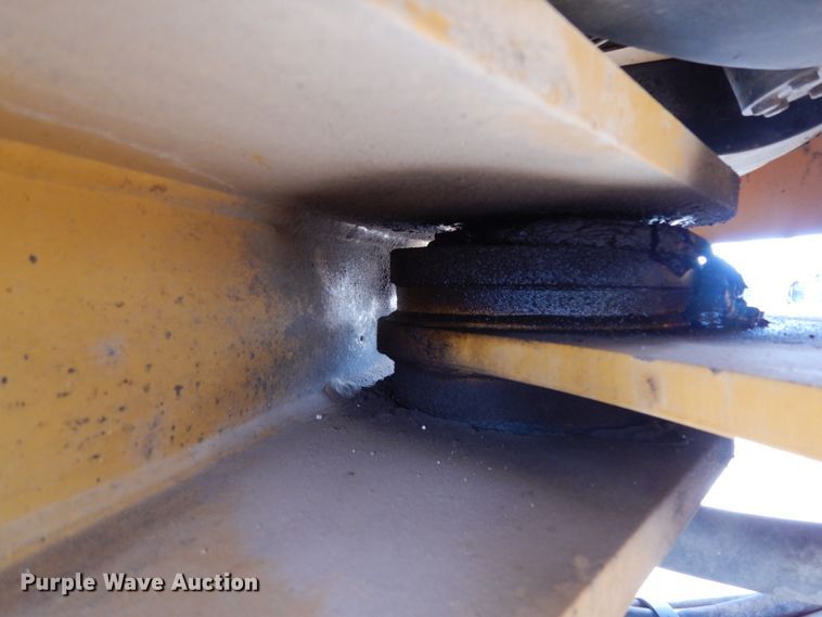 image for item DC2024 2000 John Deere 624H  wheel loader