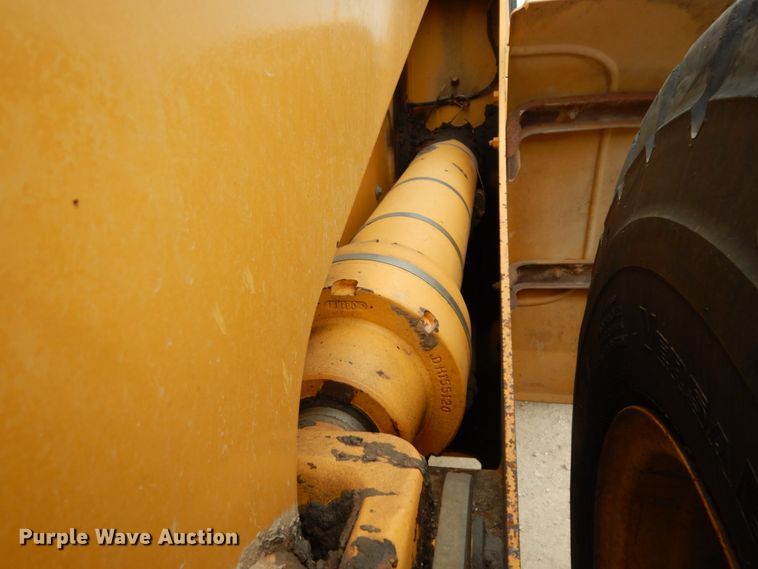 image for item DC2024 2000 John Deere 624H  wheel loader