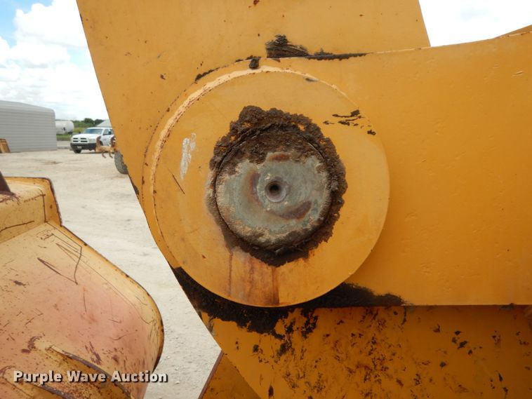 image for item DC2024 2000 John Deere 624H  wheel loader