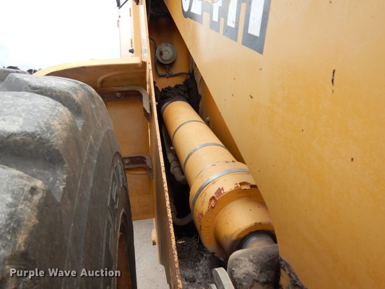 image for item DC2024 2000 John Deere 624H  wheel loader