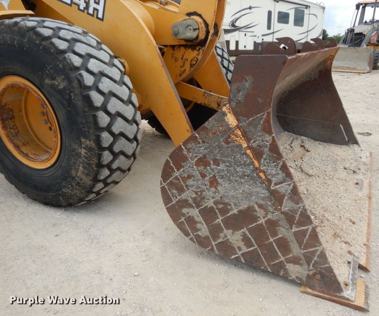 image for item DC2024 2000 John Deere 624H  wheel loader