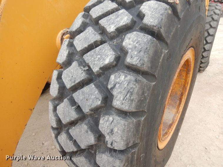 image for item DC2024 2000 John Deere 624H  wheel loader