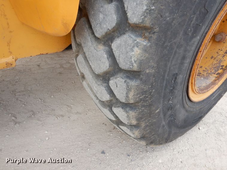 image for item DC2024 2000 John Deere 624H  wheel loader