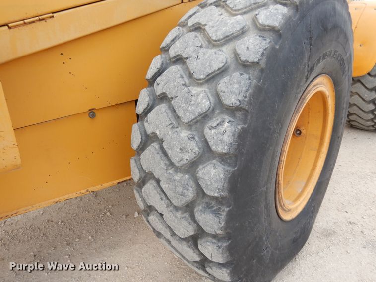 image for item DC2024 2000 John Deere 624H  wheel loader