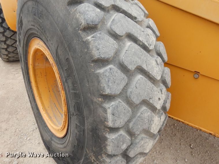 image for item DC2024 2000 John Deere 624H  wheel loader