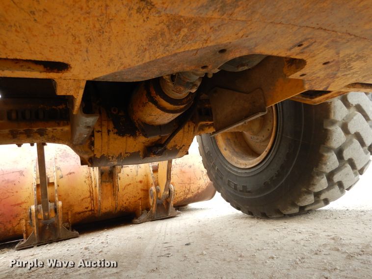 image for item DC2024 2000 John Deere 624H  wheel loader