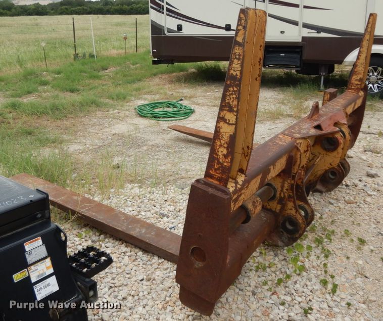 image for item DC2024 2000 John Deere 624H  wheel loader