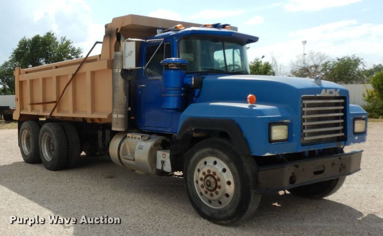image for item DC2028 1993 Mack RD688S  dump truck