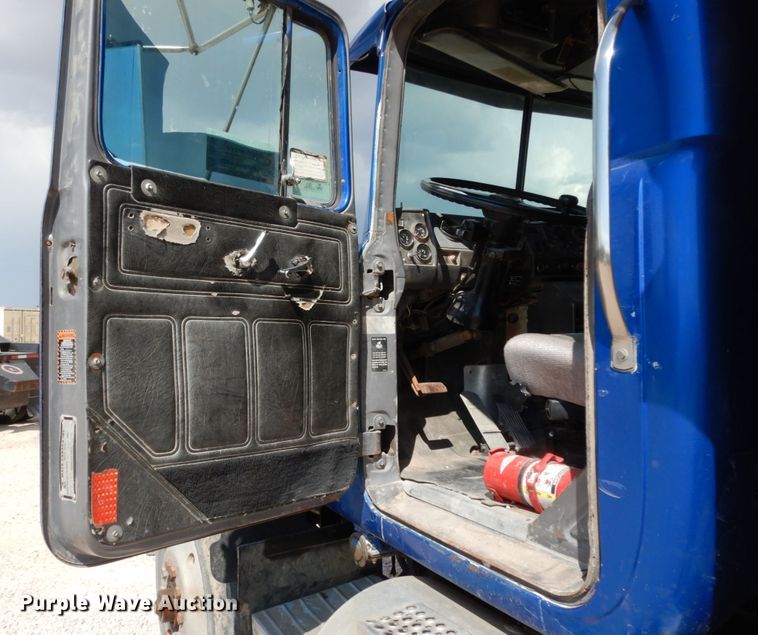 image for item DC2028 1993 Mack RD688S  dump truck