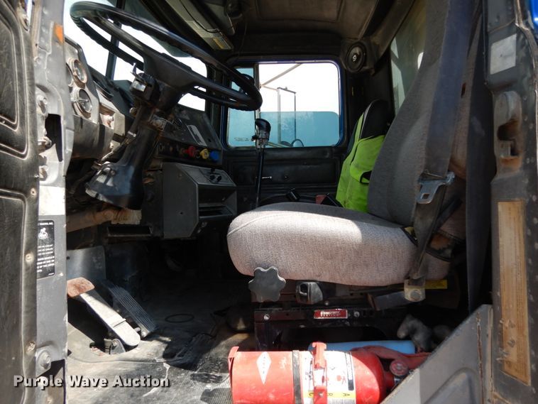 image for item DC2028 1993 Mack RD688S  dump truck