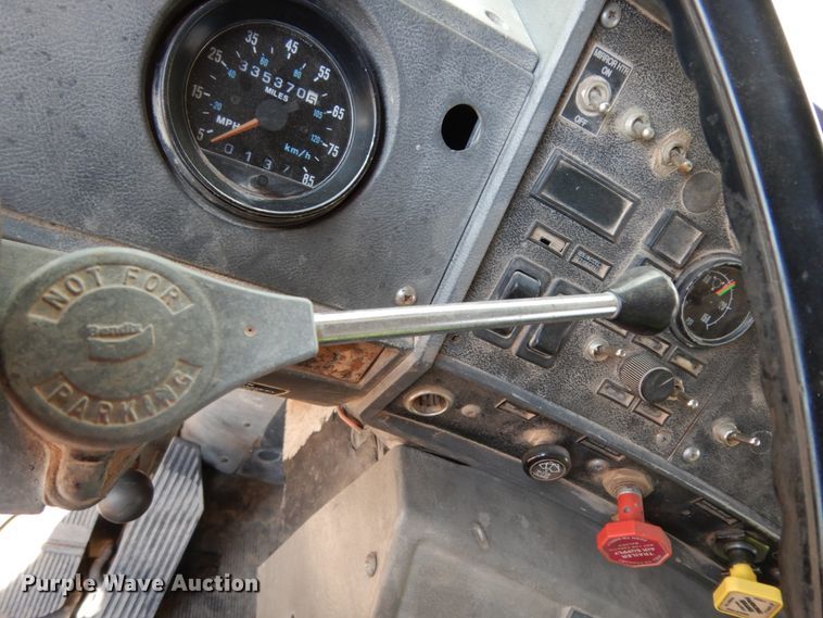 image for item DC2028 1993 Mack RD688S  dump truck