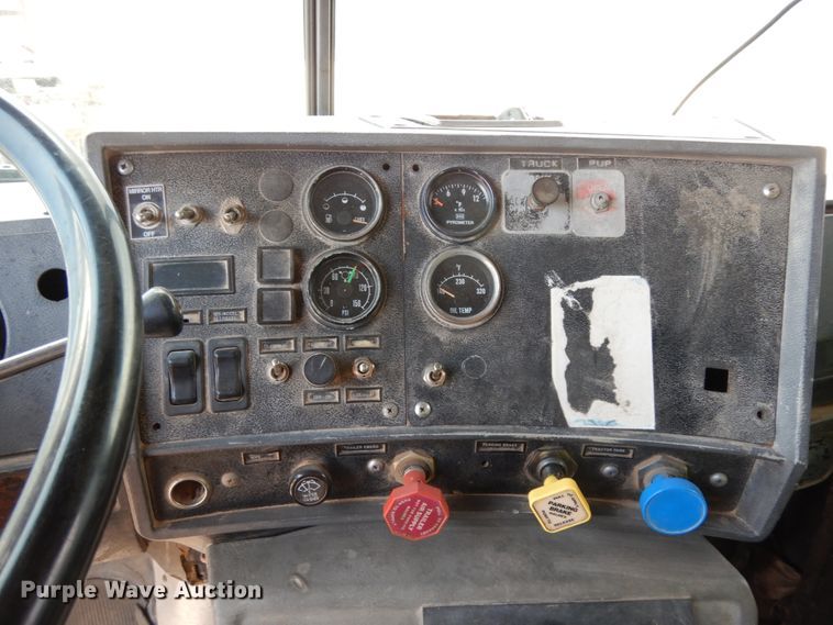 image for item DC2028 1993 Mack RD688S  dump truck