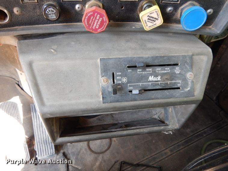 image for item DC2028 1993 Mack RD688S  dump truck