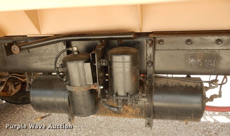 image for item DC2028 1993 Mack RD688S  dump truck