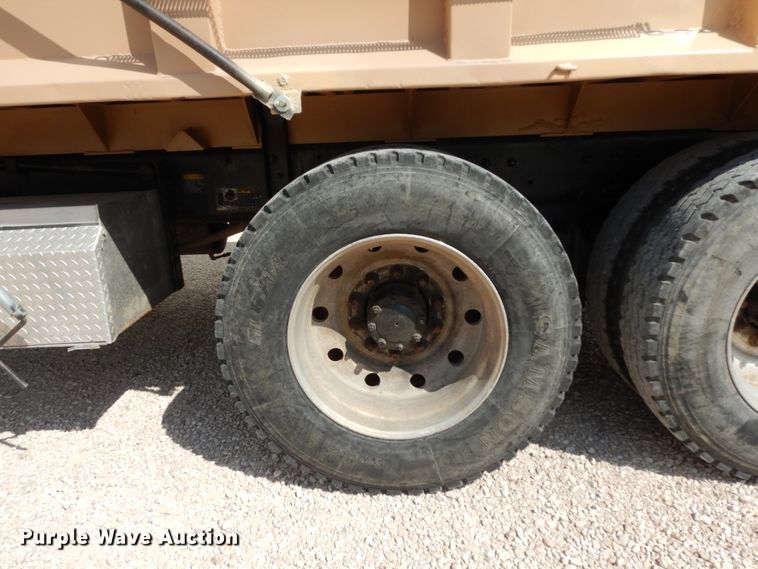 image for item DC2028 1993 Mack RD688S  dump truck