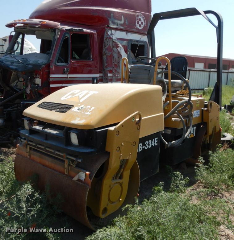 image for item DC2029 2006 Caterpillar CB-334E  vibratory double drum roller