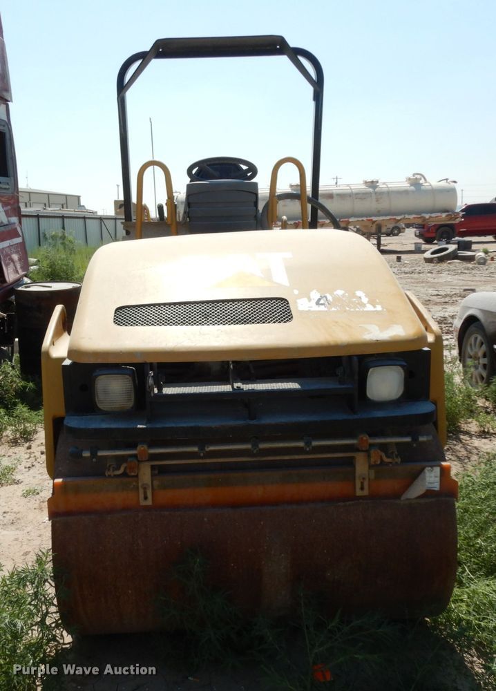 image for item DC2029 2006 Caterpillar CB-334E  vibratory double drum roller