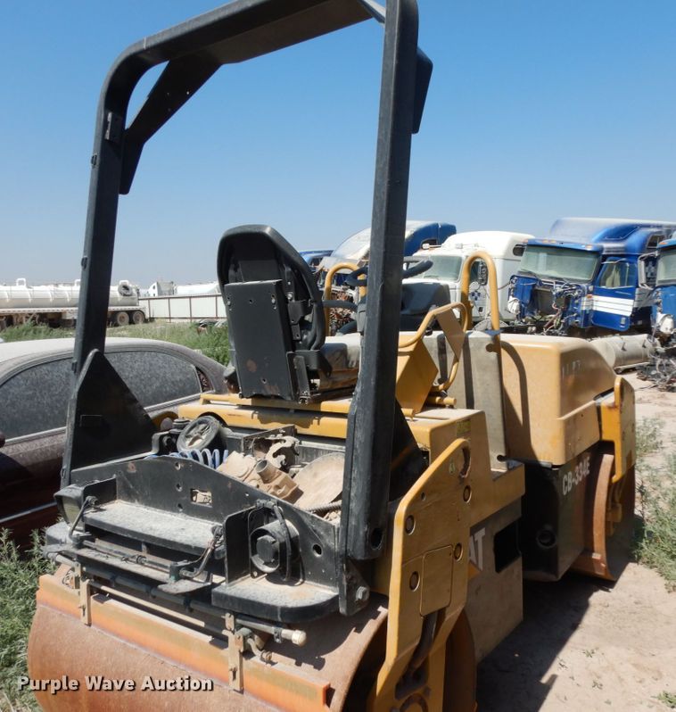 image for item DC2029 2006 Caterpillar CB-334E  vibratory double drum roller