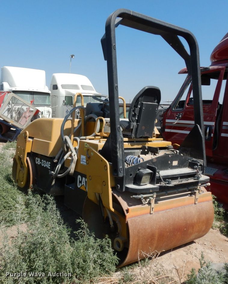 image for item DC2029 2006 Caterpillar CB-334E  vibratory double drum roller