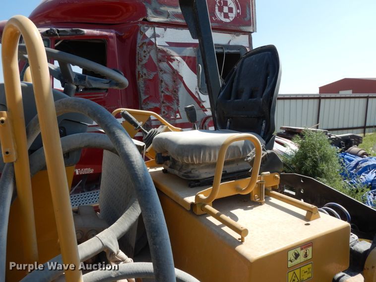 image for item DC2029 2006 Caterpillar CB-334E  vibratory double drum roller