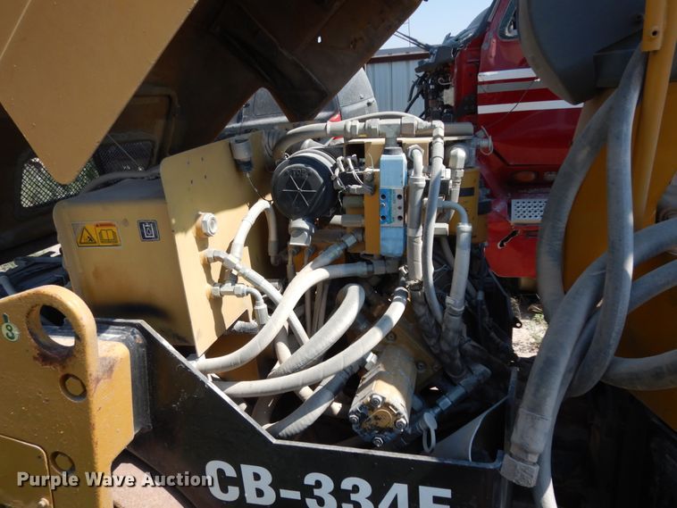 image for item DC2029 2006 Caterpillar CB-334E  vibratory double drum roller