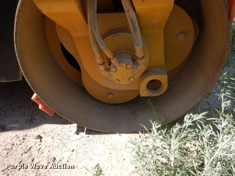 image for item DC2029 2006 Caterpillar CB-334E  vibratory double drum roller