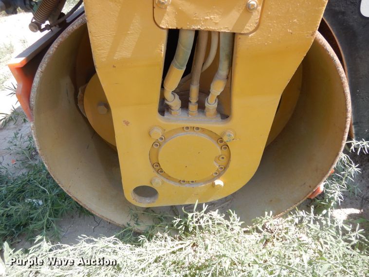 image for item DC2029 2006 Caterpillar CB-334E  vibratory double drum roller