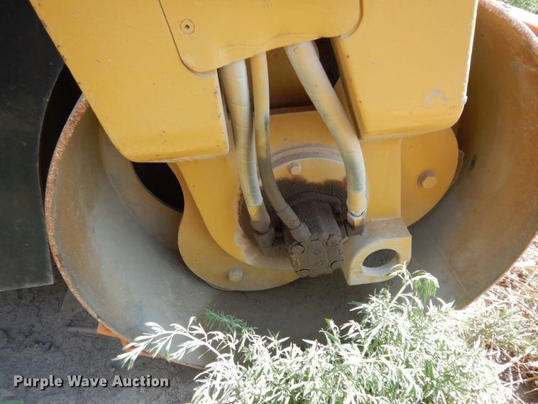 image for item DC2029 2006 Caterpillar CB-334E  vibratory double drum roller