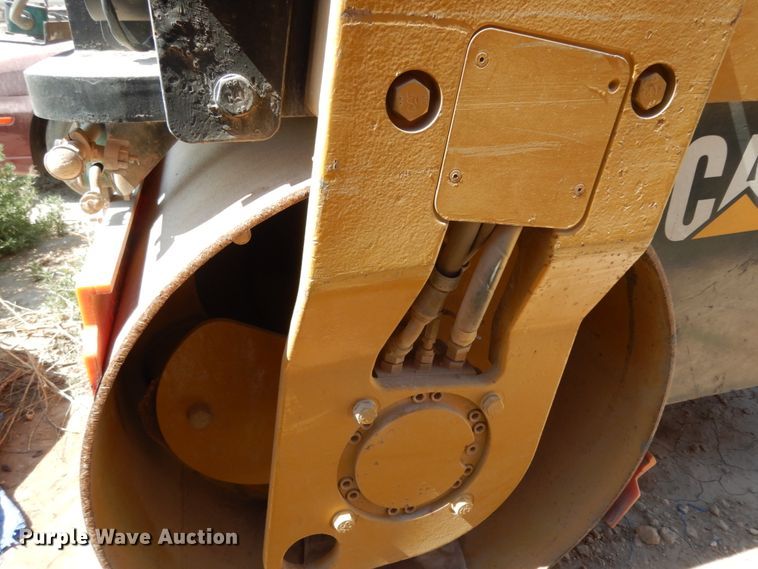 image for item DC2029 2006 Caterpillar CB-334E  vibratory double drum roller
